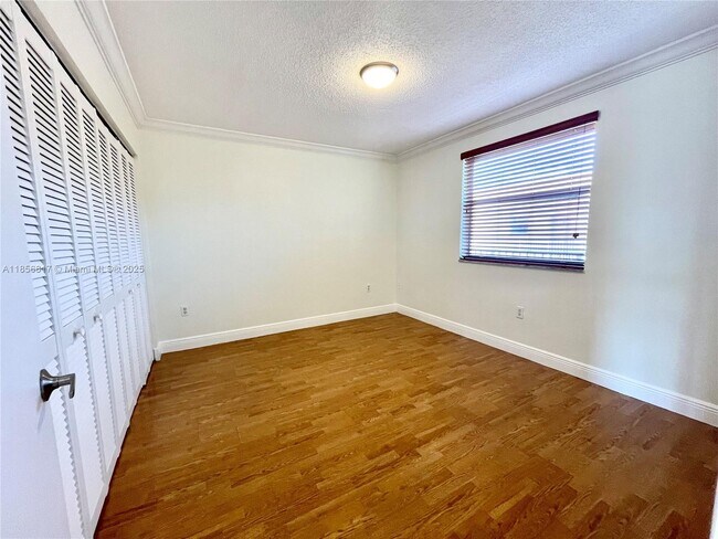 Building Photo - 2441 SW 31st Ave