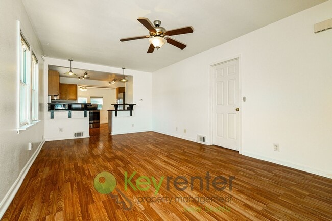 Building Photo - Spacious 4-Bedroom Seattle Home with Bonus...