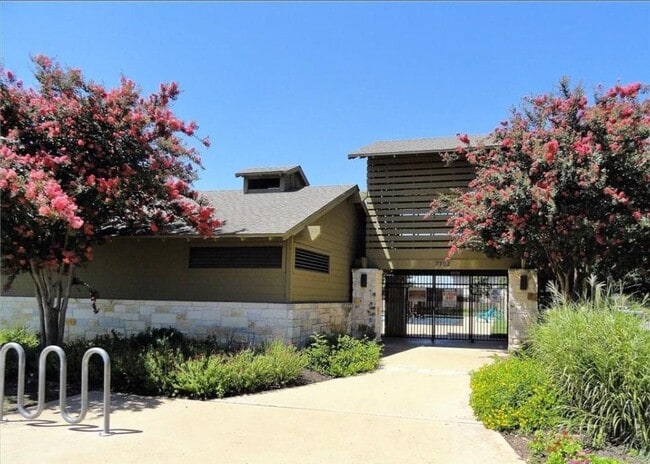 Building Photo - 7810 Squirrel Hollow Dr