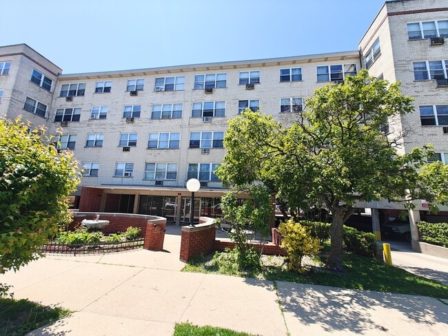 Building Photo - 6040 N Troy St