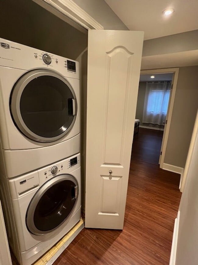 Building Photo - Spacious 2-bedroom, 2-bath condominium offering