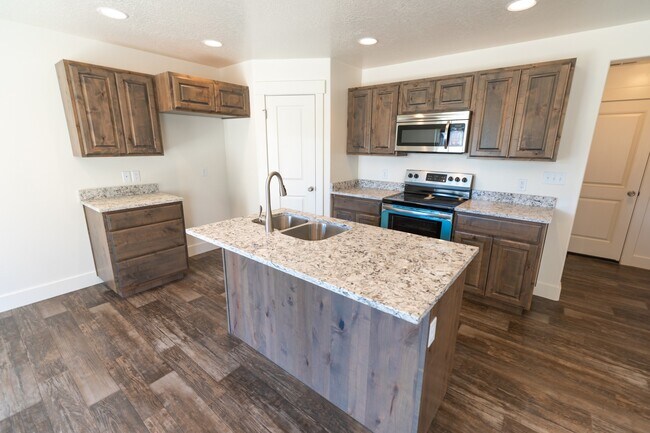 Building Photo - Spanish Fork Townhome