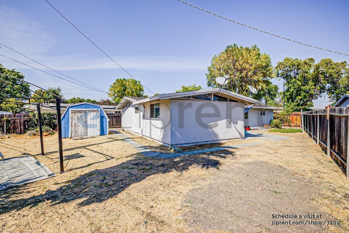 Building Photo - Unit