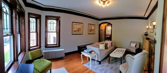 Building Photo - Historic 3 Bedroom in Portage Park