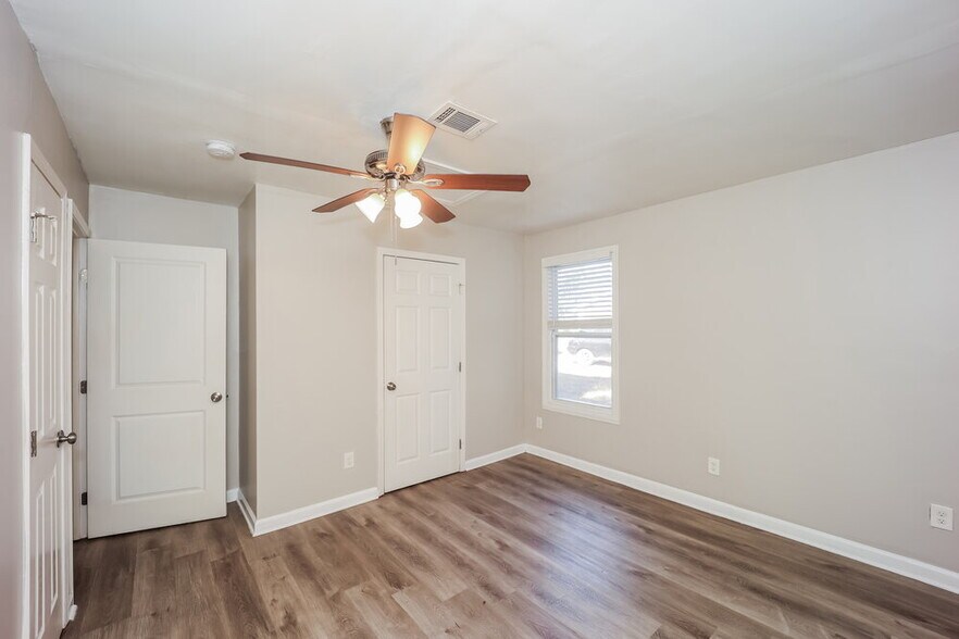 Building Photo - 5380 Forest Downs Cir