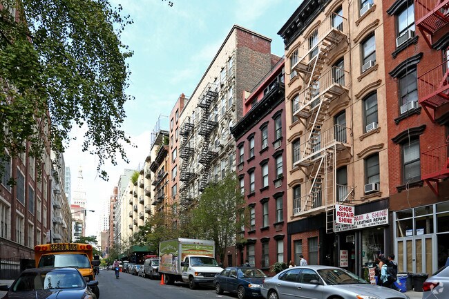 Building Photo - 235 E 24th St