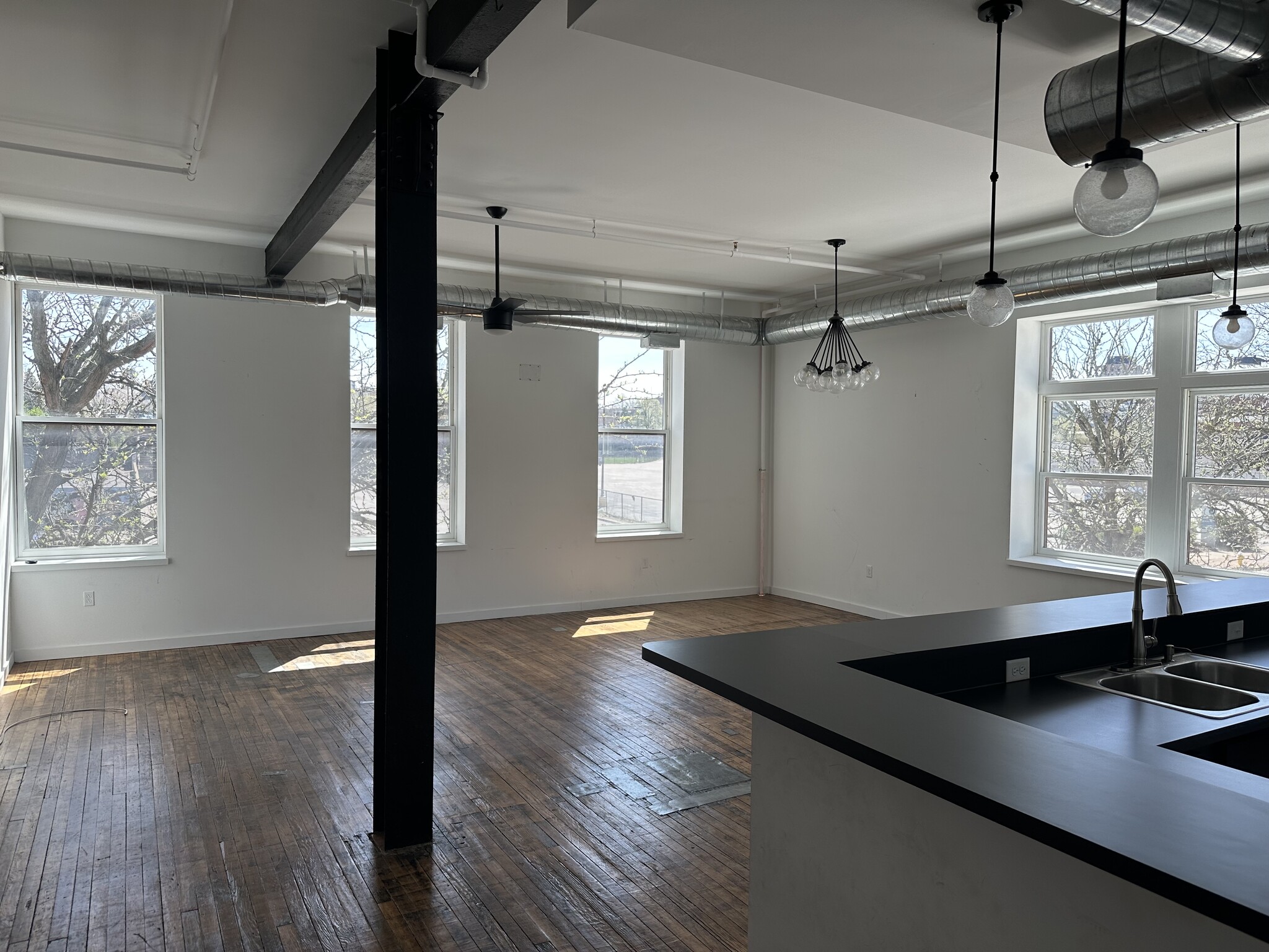 Building Photo - 46 S Summit St