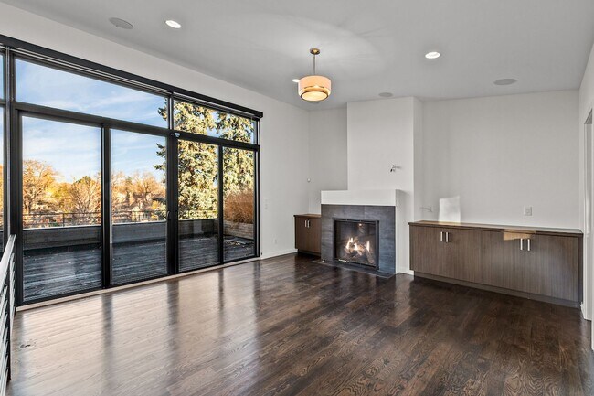 Building Photo - 203 S Marion St Pkwy