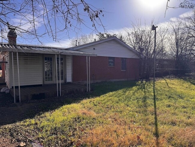 Building Photo - 1612 Phoenix Dr