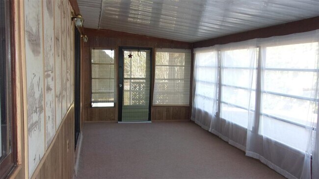 Building Photo - 10015 SW 90th Ct