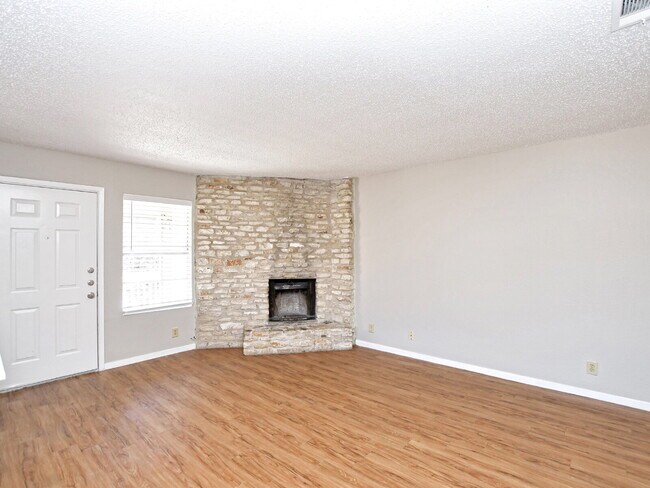 Building Photo - 301 Algerita Dr