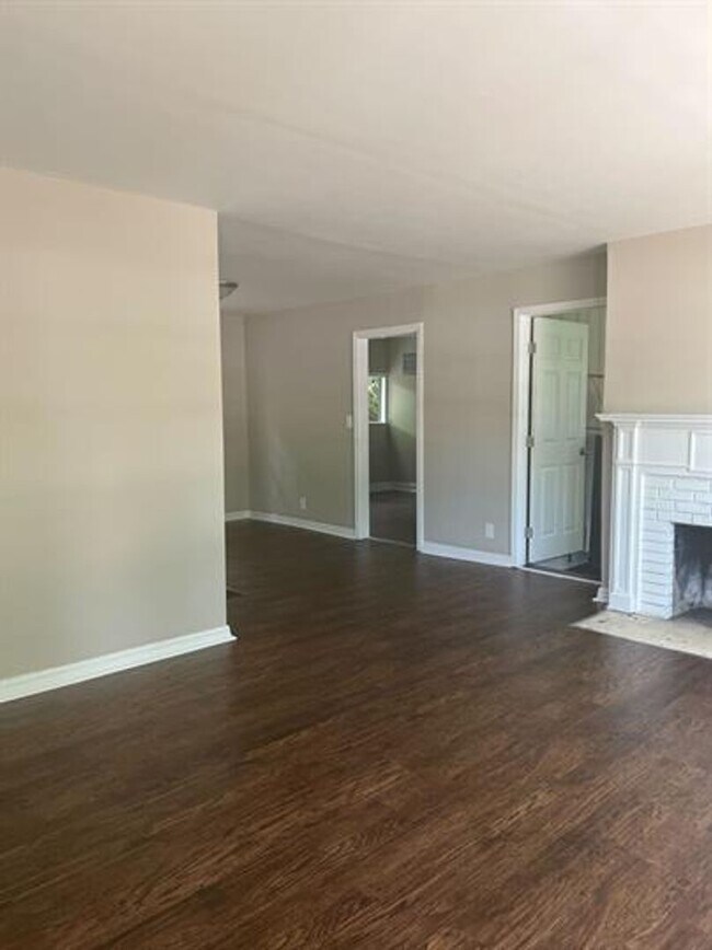 Building Photo - Spacious 3-Bedroom Home with 1-Car Garage