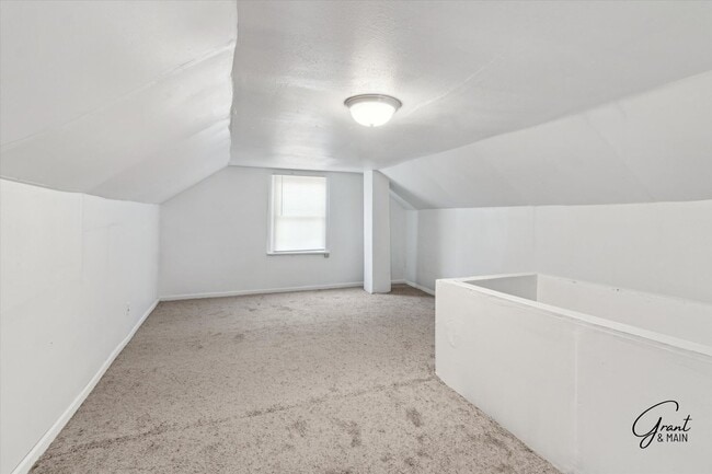 Building Photo - $1300 3 bedroom bungalow