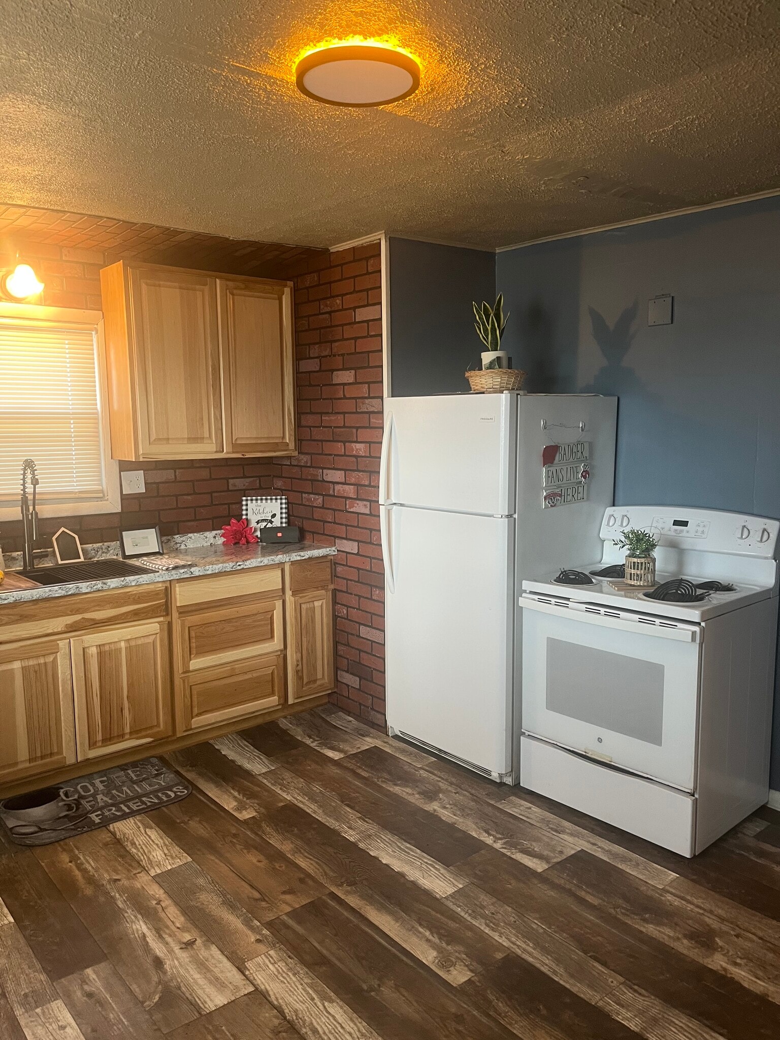 Building Photo - 68 Mathewson St