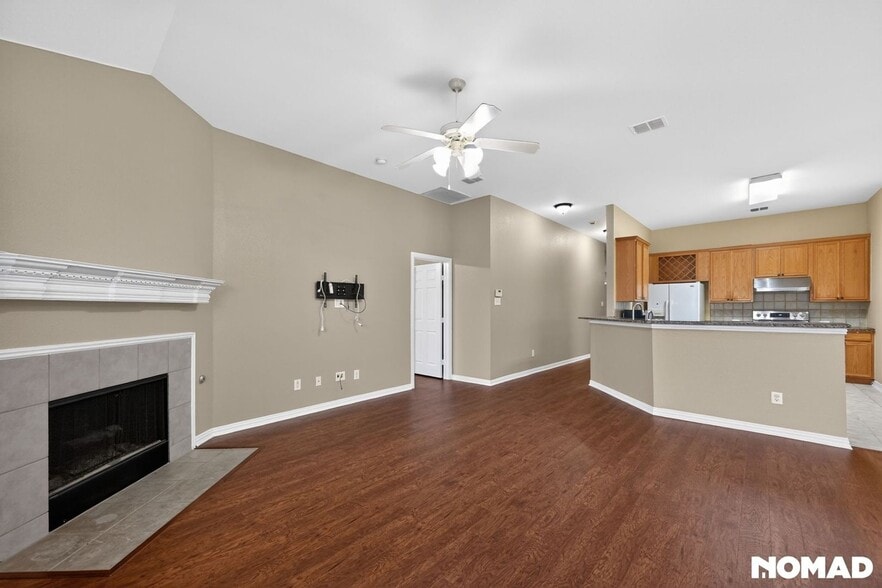 Building Photo - 409 Lois Ln