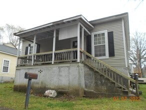 Building Photo - 111 McGee St