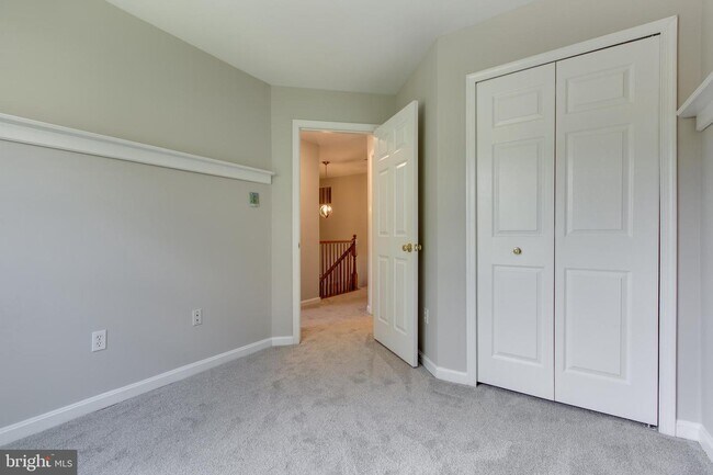 Building Photo - 6213 Stratford Ct