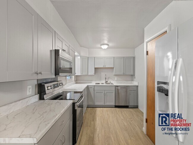 Building Photo - Spacious Home Near CSU w/ Flexible Basemen...