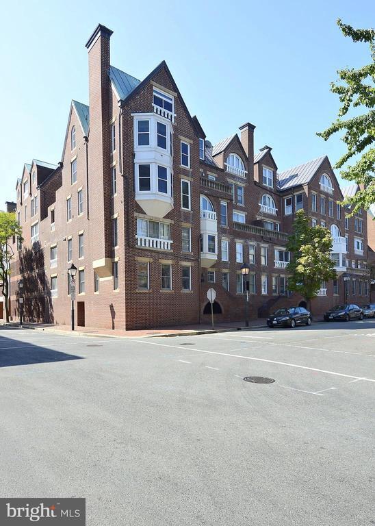 Building Photo - 115 N Lee St