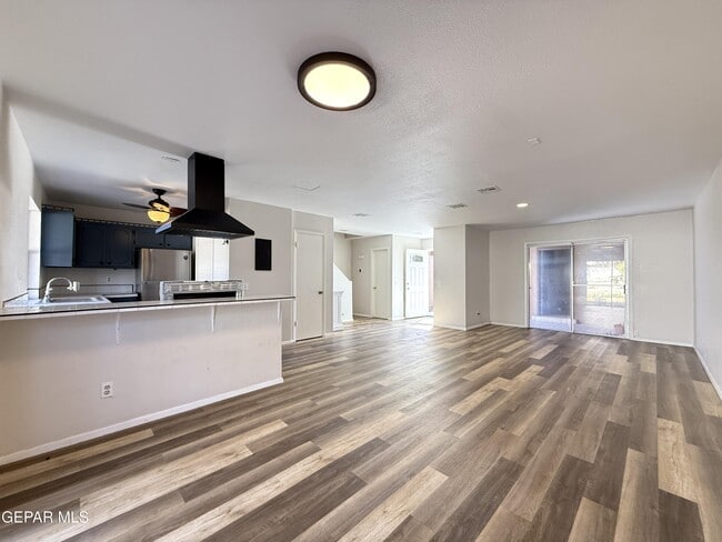 Building Photo - 10407 Ashwood Dr