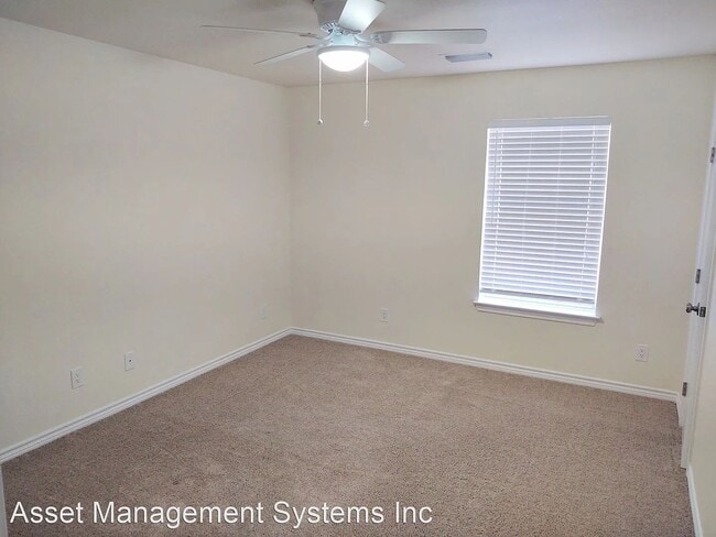 Building Photo - $1195 -Charming duplex in Pilot Point