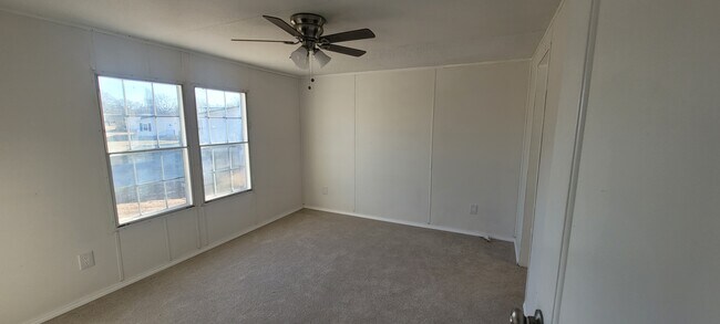 Building Photo - 120 Linda Sue Ln