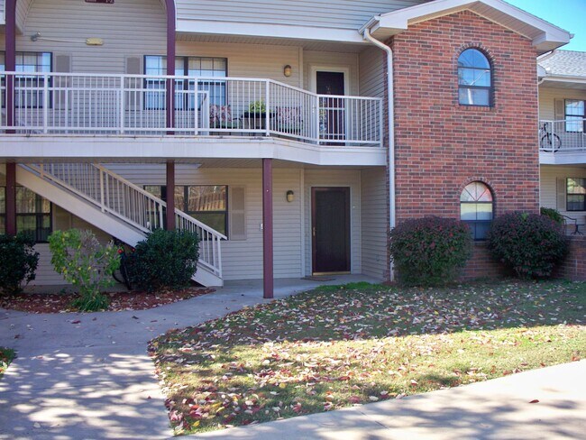 Building Photo - Spacious and Open 2 Bedroom 2 bath apartment/condo, Branson MO