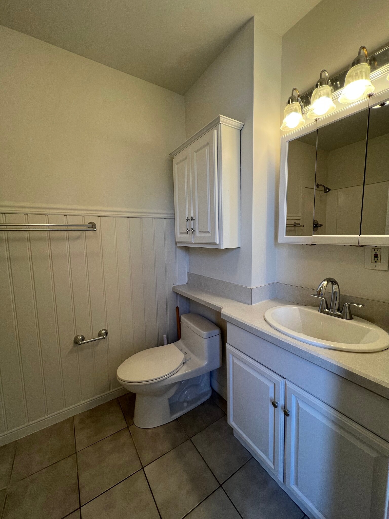 2nd floor full bath - 24 Parker Ave