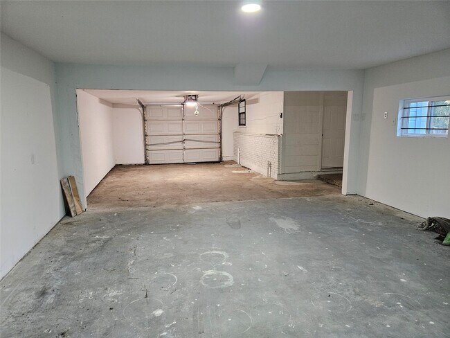 Building Photo - 6446 Brookside Dr