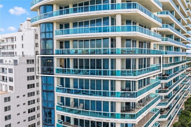 Building Photo - 5025 Collins Ave