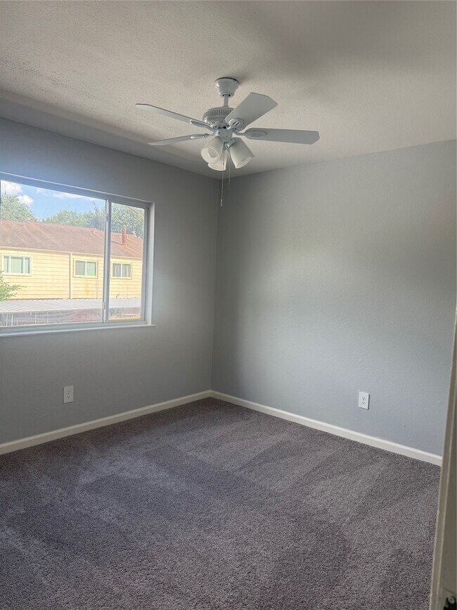 Building Photo - 7930 Grove Ridge Dr