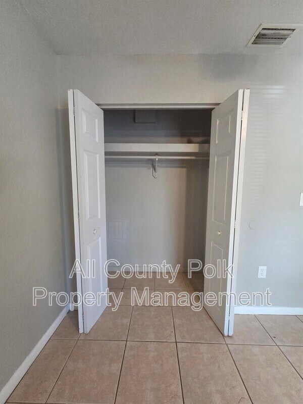 Building Photo - 709 Pineville Ln