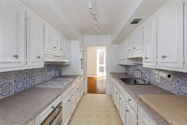 Building Photo - 49 Willow Glen NE