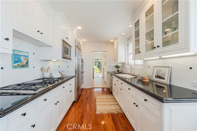 Building Photo - 426 Vía La Selva, Redondo Beach, CA 90277 - 3 BR 2 BA house