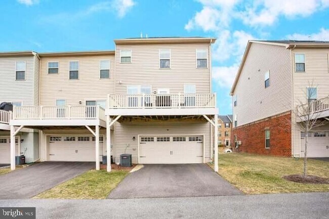 Building Photo - 5911 Richmanor Terrace