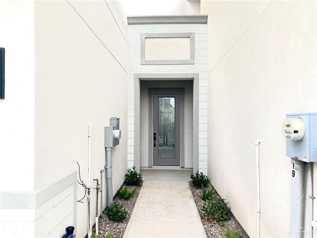 Building Photo - 40 Corales St