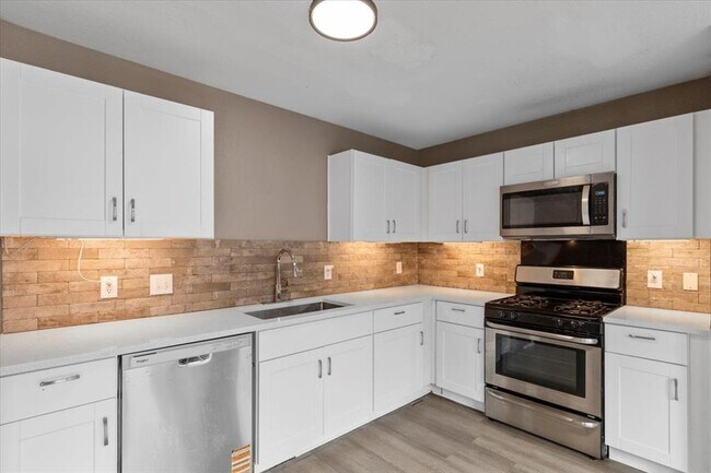 Building Photo - 5621 Abby Ann Ln