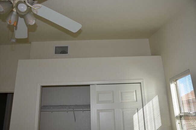 Building Photo - Fabulous Home Close to everything you'll Need in Sierra Vista, Az