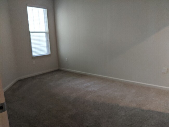 Building Photo - Apartment Home #370 - Water View