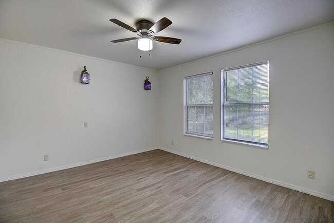 Building Photo - 746 Collingswood Dr