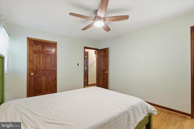 Building Photo - 45320 Barefoot Dr