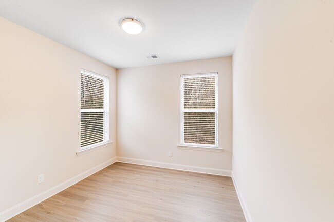 Building Photo - 645 Brookwood St