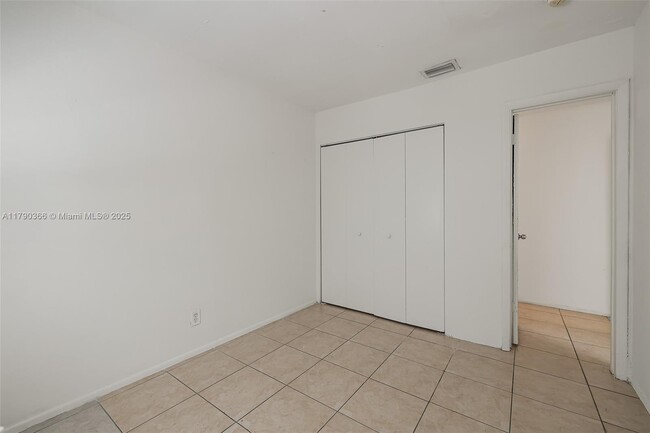 Building Photo - 1619-1621 NW 8th Ave