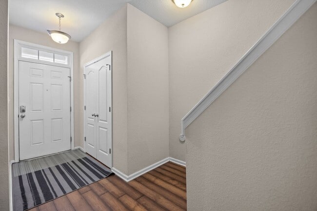 Building Photo - Beautiful Townhome for Rent in Virginia Beach With Free Internet!