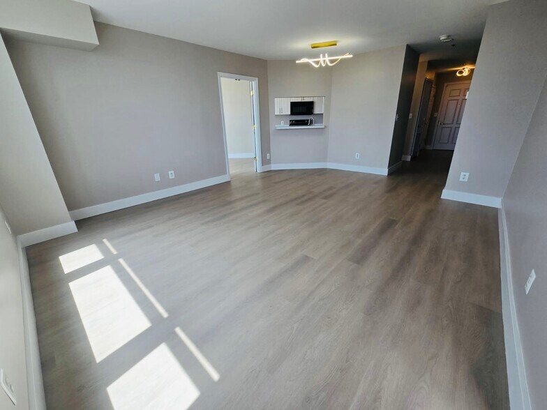 Building Photo - 100 Harborview Dr