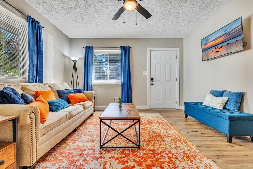 Building Photo - 1329 Walker Ave