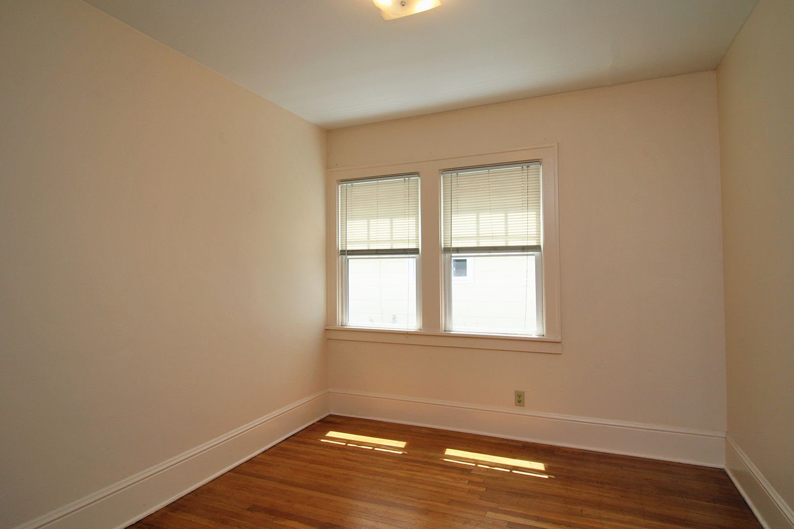 Building Photo - 2200 SE Ivon St