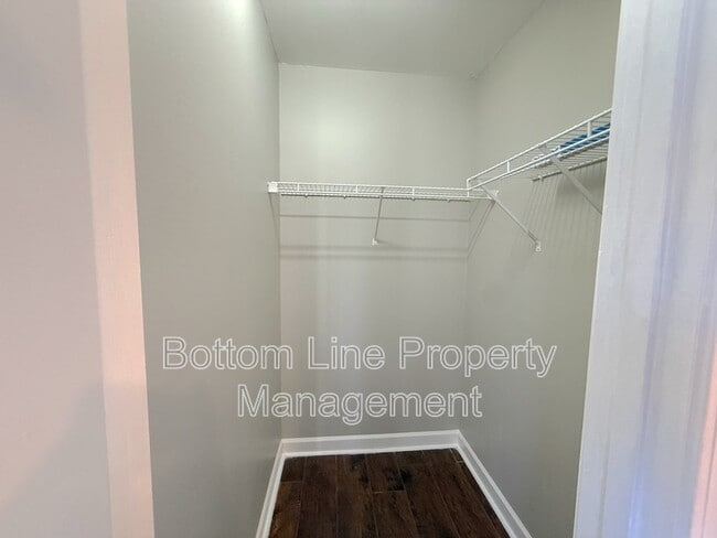 Building Photo - 511 Kingville Dr