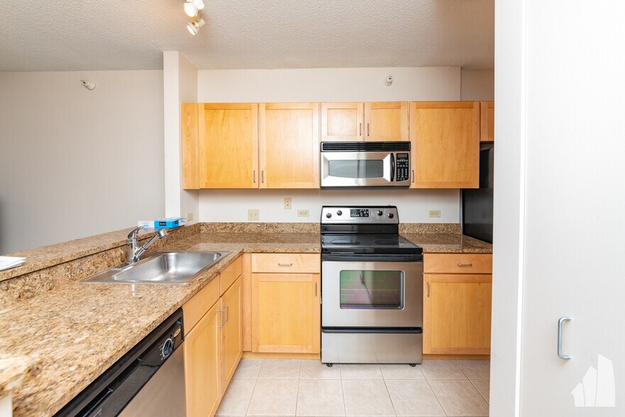 Building Photo - 222 N Columbus Dr