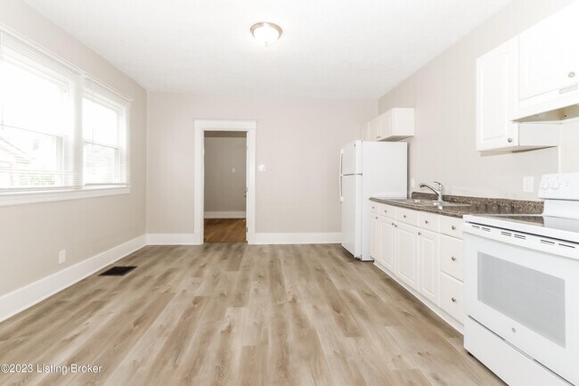 Building Photo - 243 S 43rd St